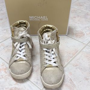 🎇Girl’s Michael Kors Gold Sneakers!🎇